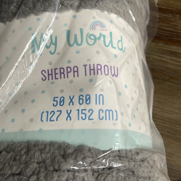 My World Sherpa Throw- 50 x 60 in Grey - Picture 2 of 2